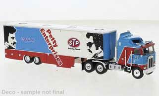 Kenworth K100 Aerodyne Sleeper-Cab Semi Tractor w/Racing Traile - 85736 : HO
