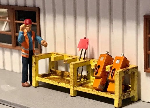 EOT Storage Rack v2.0 (Large) Yellow / Weathered - MAC913 : HO