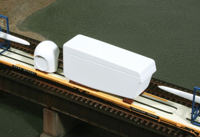 Wind Turbine Nacelle & Cone w/Blocking Flatcar Load - 217 : HO