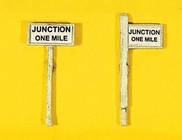 Junction One Mile Sign Set - 837 : HO