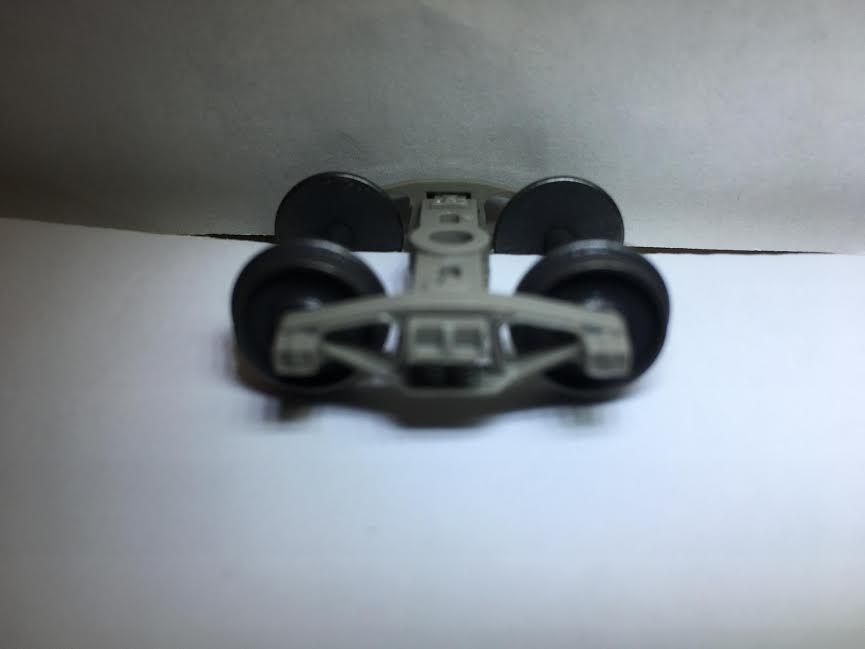 Bettendorf Sprung Trucks Light Gray w/Non-Magnetic Blackened Brass 33" RP25 Wheelsets - 325G : HO