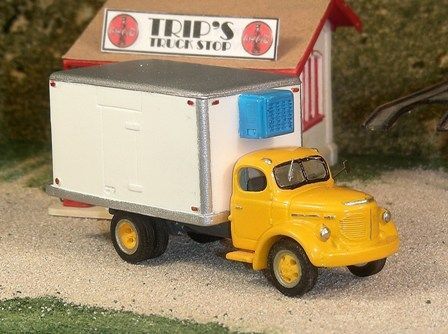 1940-1949 REO Refrigerated Truck Resin Kit - V310 : HO