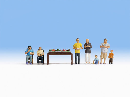 Model Railroaders with Layout Pkg (7) - 15596 : HO