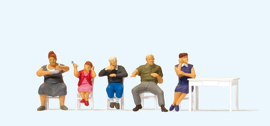 Table/Chairs (At The Table) 5-Seated Figures - 10577 : HO