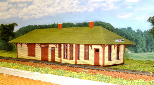 Park Falls, WI CNW Depot Kit-59 : HO