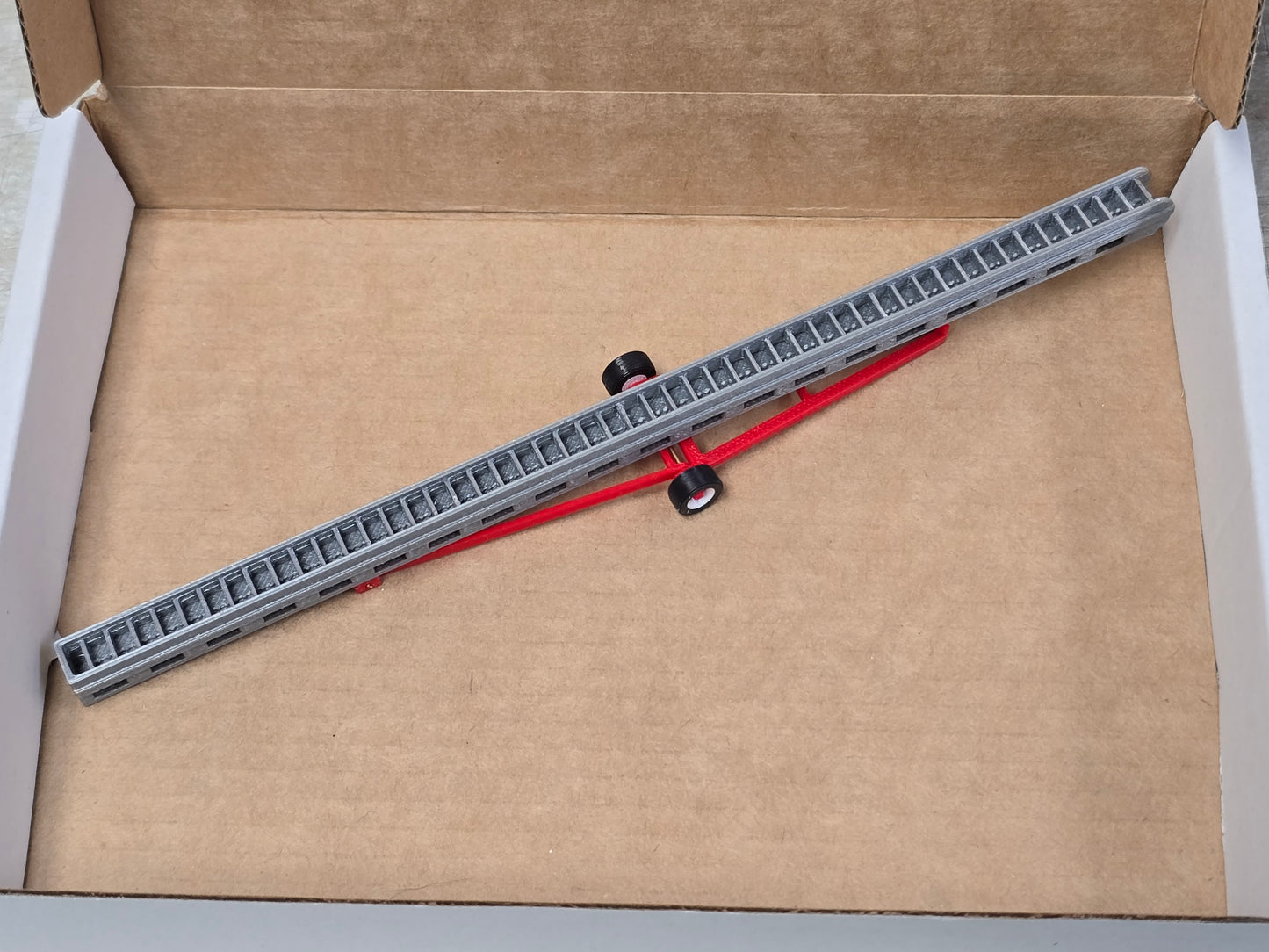 Paddle Elevator with Red Leg - RF11017 : HO