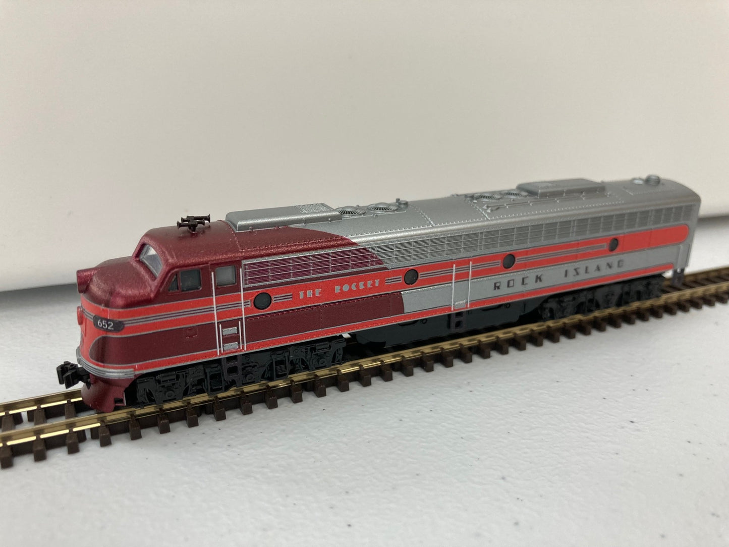 EMD E8A Rock Island 652 w/ESU LokSound & DCC - 1765365KB1LS N Scale