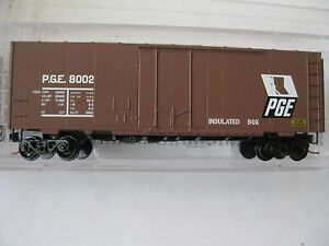 40' Plug Door Boxcar w/o Roofwalk PGE 8002 - 07400160 : N