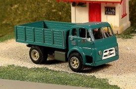 1953-68 Diamond T 734 Grain Truck Kit - V269 : HO