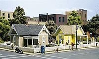 Emery Lane- 2 Victorian Houses Plastic Kit - 404 : HO