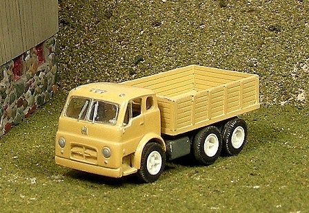 1956-72 International Tandem Grain Truck resin kit - V338 : HO