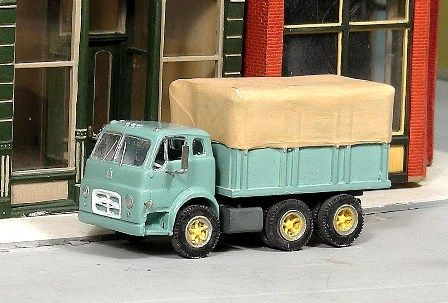 1956-72 International Tandem Stake Truck Kit - V342 : HO
