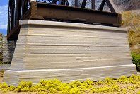 Double Track Concrete Bridge Pier - 8433 : HO