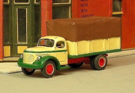 1940-1949 REO Stake Truck Resin Kit - V308 : HO